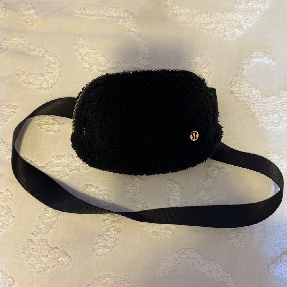 Lululemon Everywhere Belt Bag Black Fleece